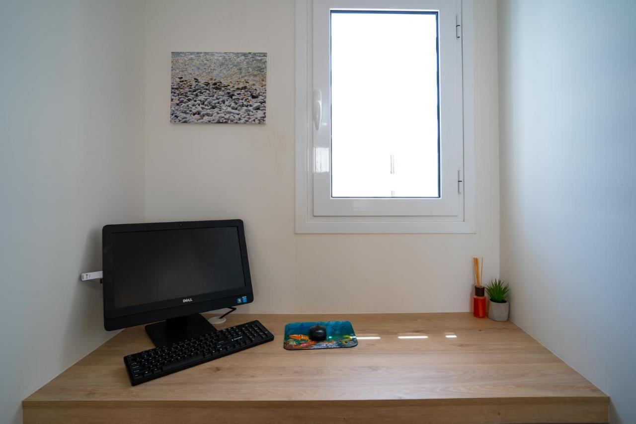 Maxblue 2 Apartment Piraeus Exterior photo